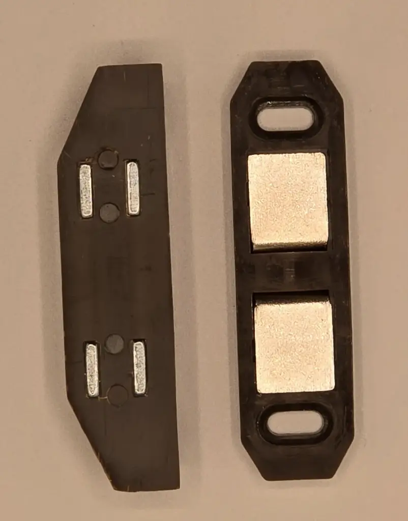 VH054 BR Vliegendeur magneet BRUIN